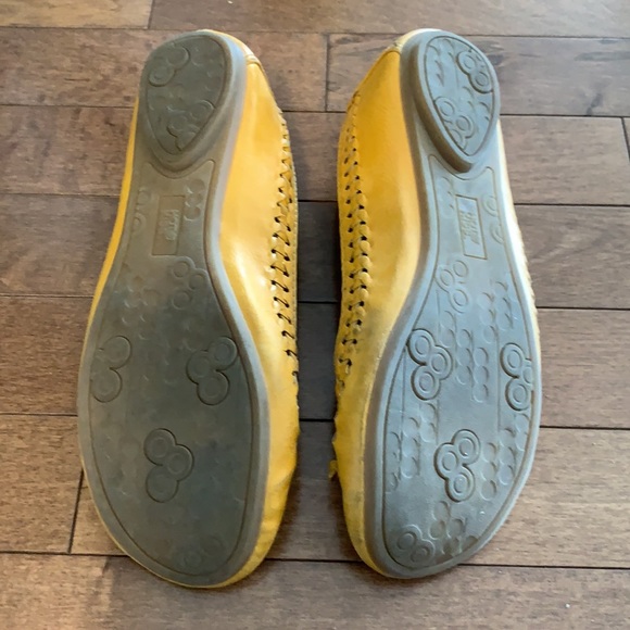 Yellow flats - Picture 4 of 6